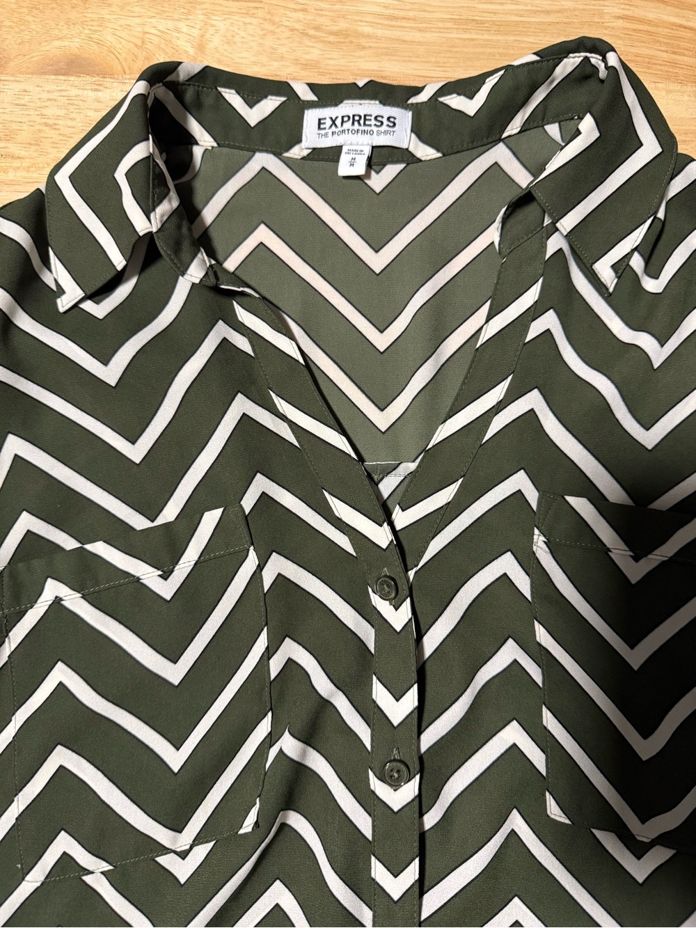 Express Portofino Shirt Women’s Medium Olive Green White Chevron - Picture 2 of 5